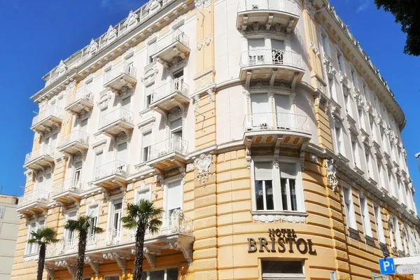 Hotel Bristol - TRAVELLING TO SUCCESS