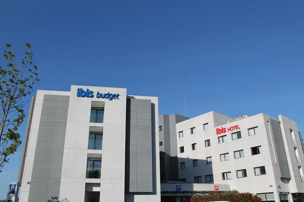 Hotel Ibis - TRAVELLING TO SUCCESS